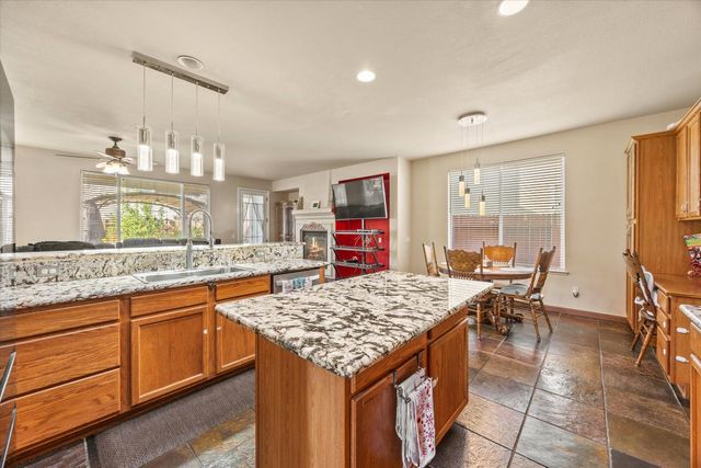 9820 Spring View Way, Elk Grove, CA 95757