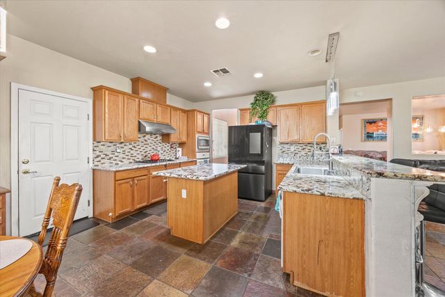 9820 Spring View Way, Elk Grove, CA 95757