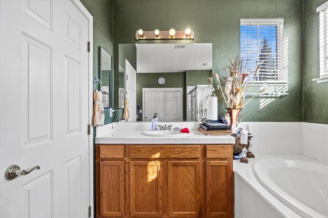 9820 Spring View Way, Elk Grove, CA 95757