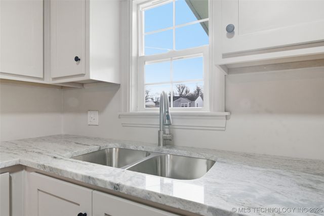 5340 W 11th Street, Tulsa, OK 74127