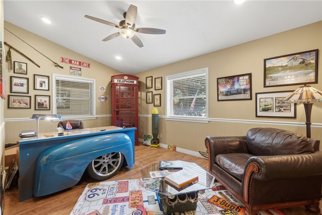 11 Country Club Drive, Holiday Island, AR 72631