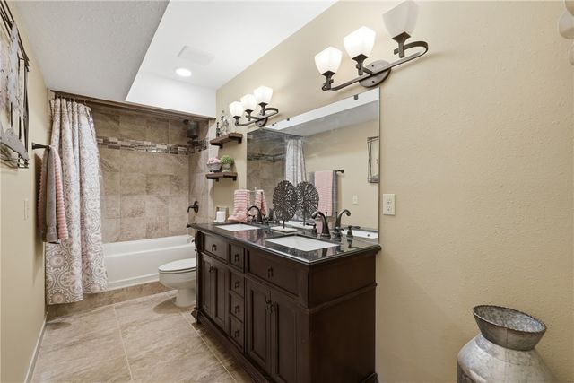 11 Country Club Drive, Holiday Island, AR 72631