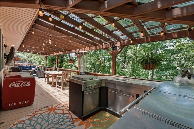 11 Country Club Drive, Holiday Island, AR 72631