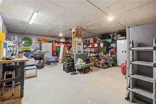 11 Country Club Drive, Holiday Island, AR 72631