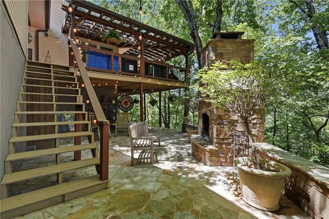 11 Country Club Drive, Holiday Island, AR 72631