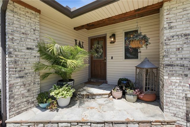 11 Country Club Drive, Holiday Island, AR 72631