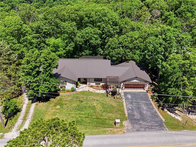 11 Country Club Drive, Holiday Island, AR 72631