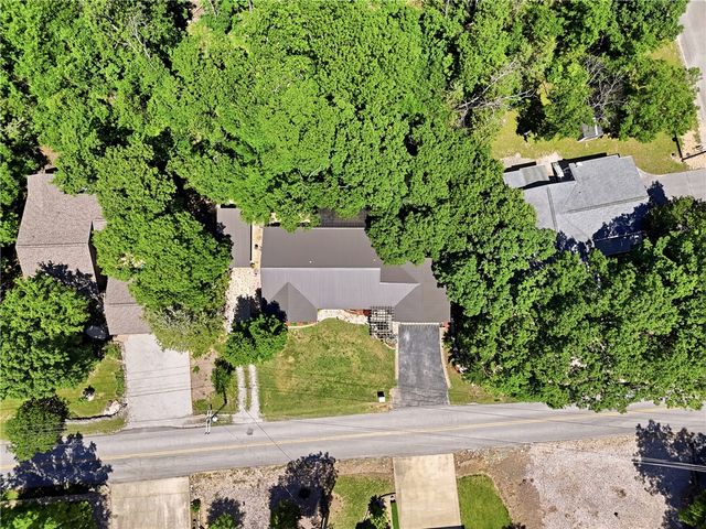11 Country Club Drive, Holiday Island, AR 72631