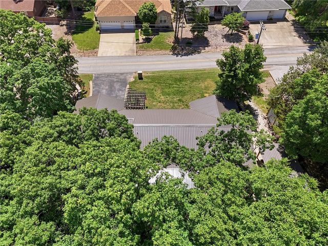 11 Country Club Drive, Holiday Island, AR 72631