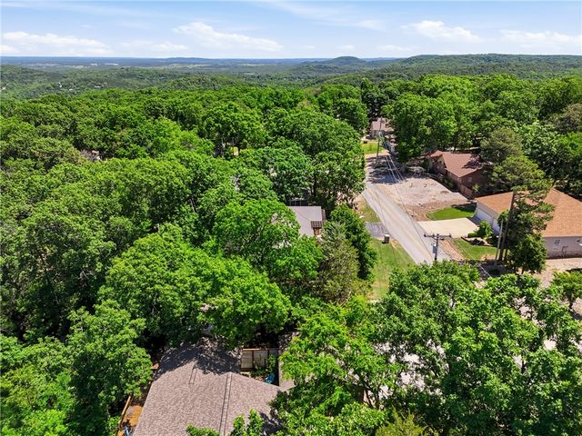 11 Country Club Drive, Holiday Island, AR 72631
