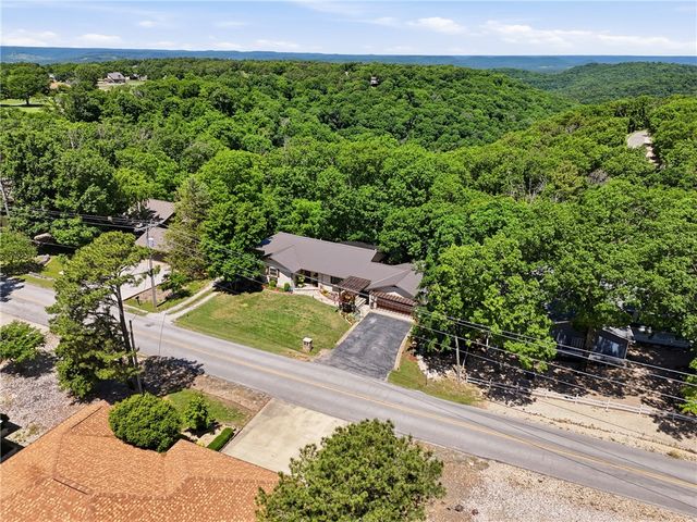 11 Country Club Drive, Holiday Island, AR 72631