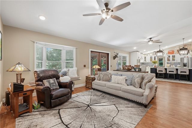 11 Country Club Drive, Holiday Island, AR 72631