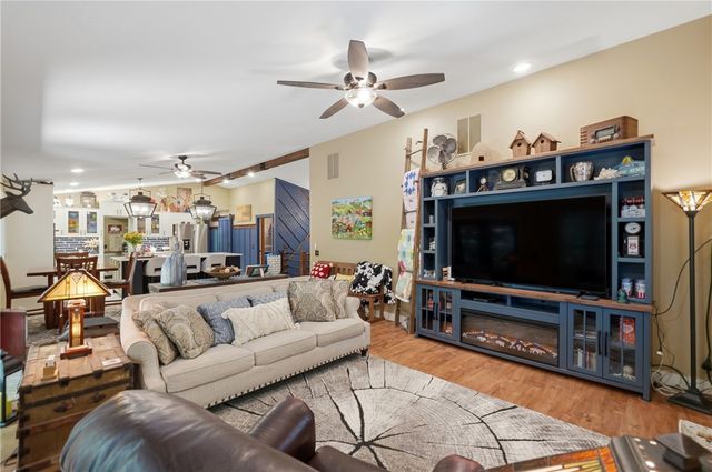 11 Country Club Drive, Holiday Island, AR 72631
