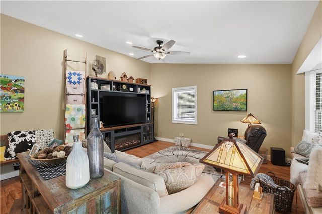 11 Country Club Drive, Holiday Island, AR 72631