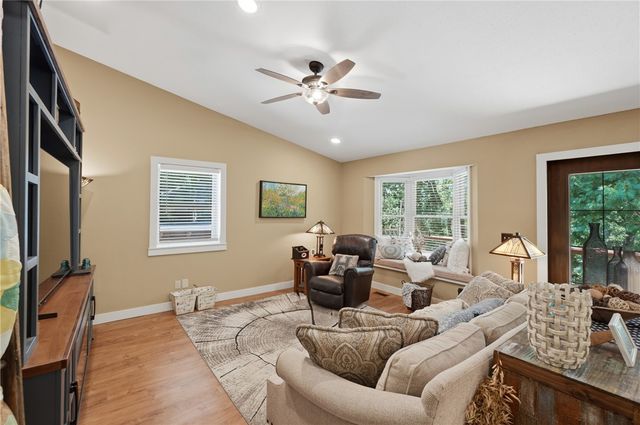 11 Country Club Drive, Holiday Island, AR 72631