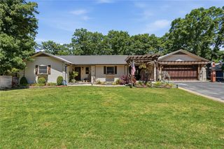 11 Country Club Drive, Holiday Island, AR 72631