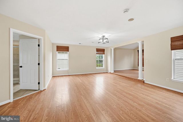 30 HOUSER DR, Lovettsville, VA 20180