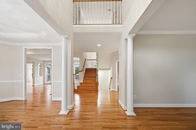 30 HOUSER DR, Lovettsville, VA 20180