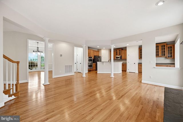 30 HOUSER DR, Lovettsville, VA 20180