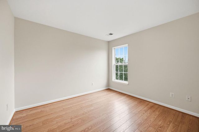 30 HOUSER DR, Lovettsville, VA 20180