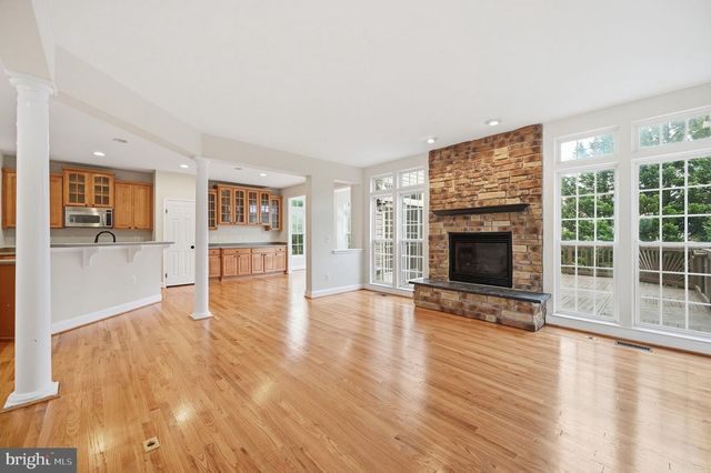 30 HOUSER DR, Lovettsville, VA 20180