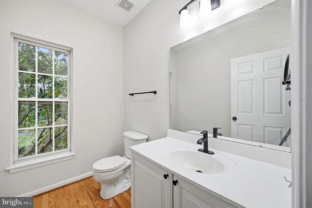 30 HOUSER DR, Lovettsville, VA 20180