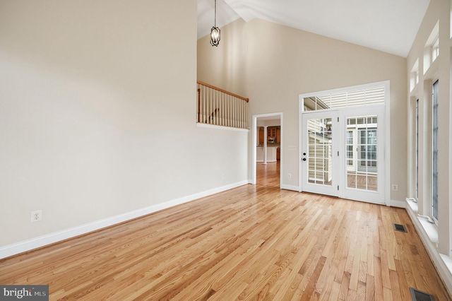 30 HOUSER DR, Lovettsville, VA 20180