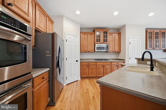 30 HOUSER DR, Lovettsville, VA 20180