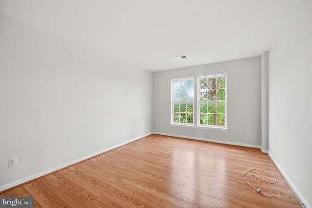 30 HOUSER DR, Lovettsville, VA 20180
