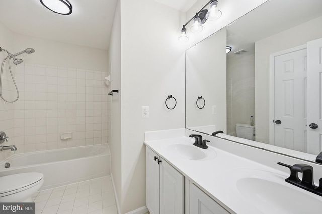 30 HOUSER DR, Lovettsville, VA 20180