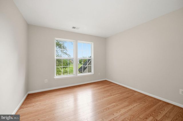 30 HOUSER DR, Lovettsville, VA 20180