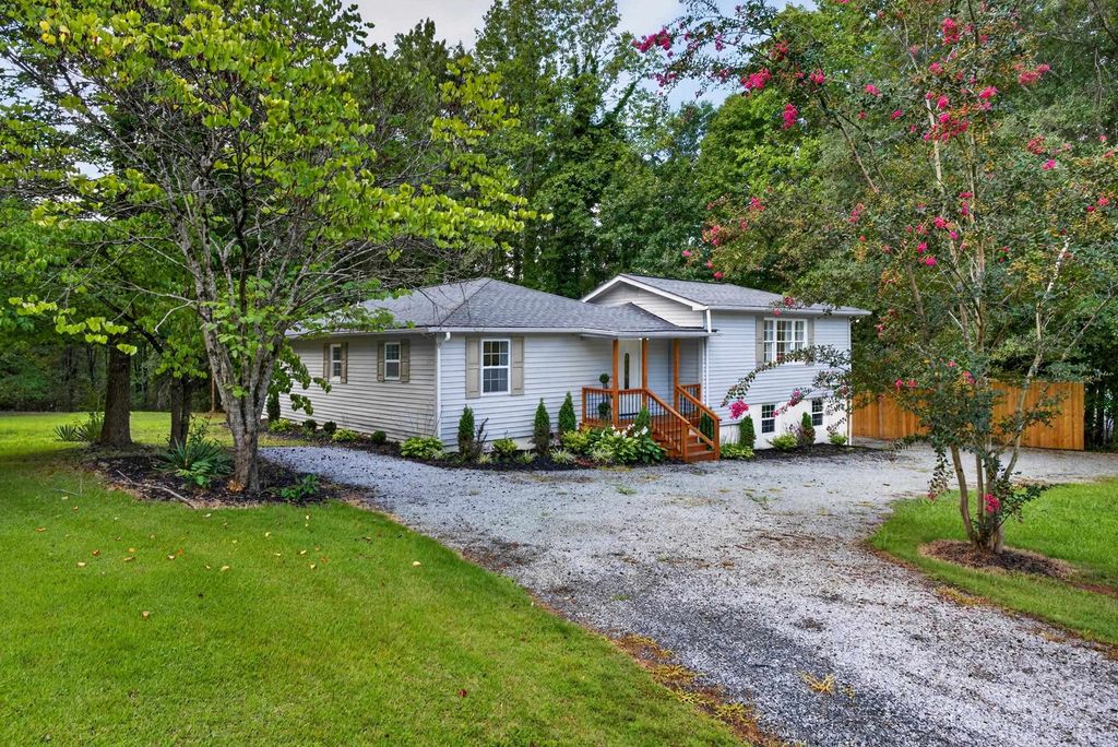 301 W Finger Street, Landrum, SC 29356
