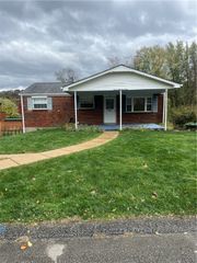 709 Providence Dr, Plum Boro, PA 15239