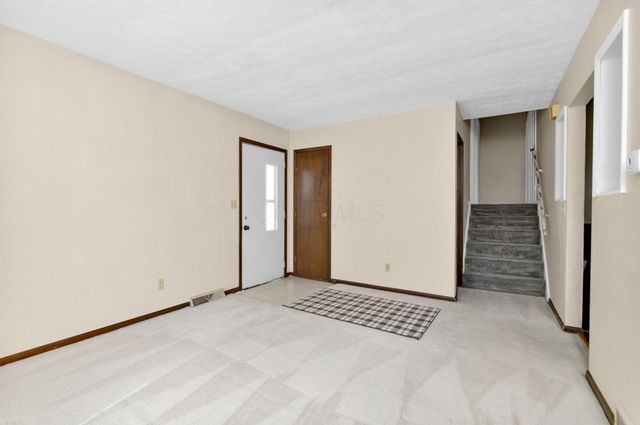 56 Arbor Lane SW, Pataskala, OH 43062
