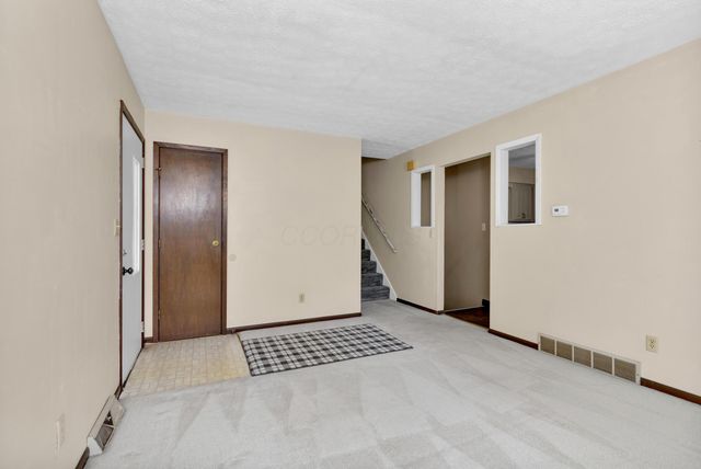 56 Arbor Lane SW, Pataskala, OH 43062