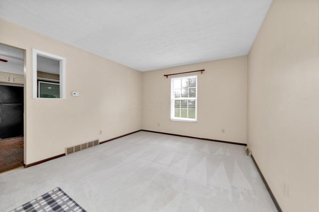 56 Arbor Lane SW, Pataskala, OH 43062