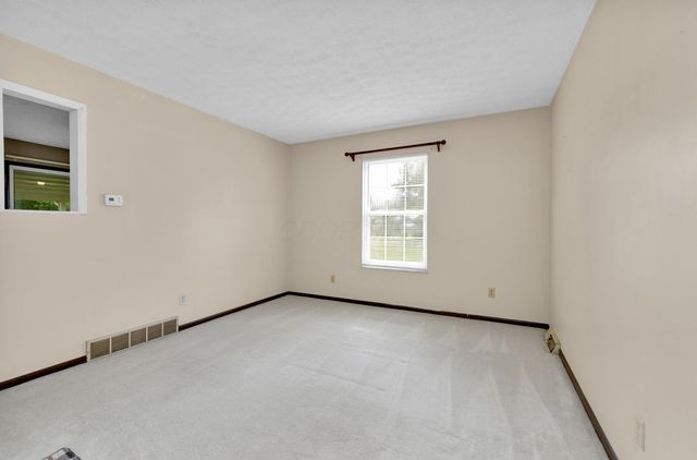 56 Arbor Lane SW, Pataskala, OH 43062