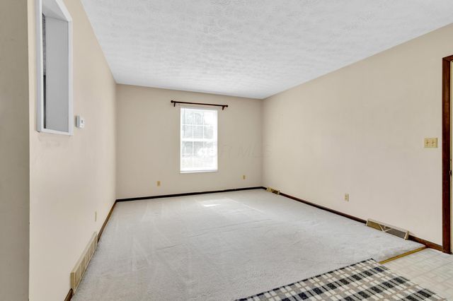 56 Arbor Lane SW, Pataskala, OH 43062