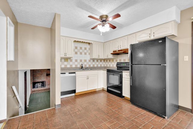 56 Arbor Lane SW, Pataskala, OH 43062