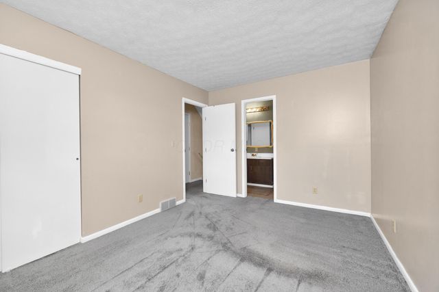 56 Arbor Lane SW, Pataskala, OH 43062