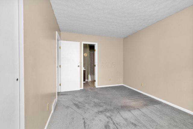 56 Arbor Lane SW, Pataskala, OH 43062