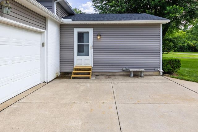 56 Arbor Lane SW, Pataskala, OH 43062
