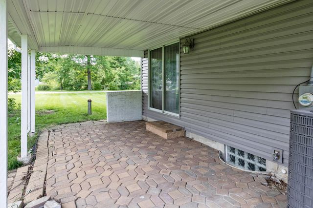 56 Arbor Lane SW, Pataskala, OH 43062
