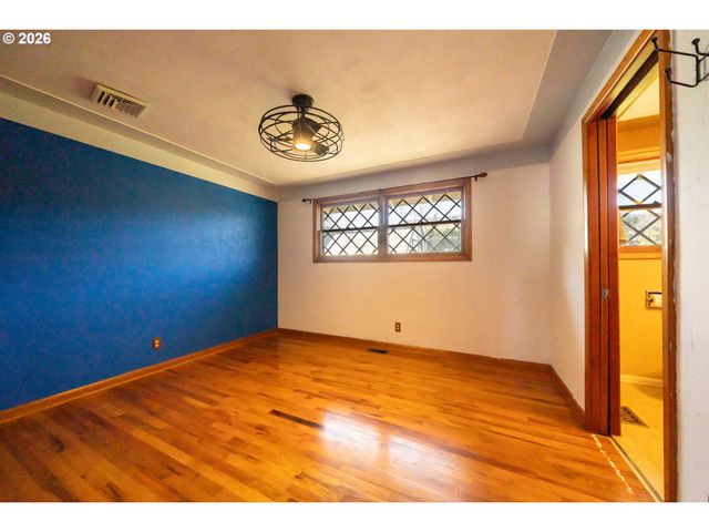 850 EMPIRE St Nw, Salem, OR 97304