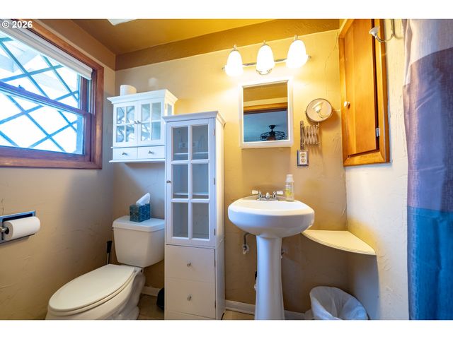 850 EMPIRE St Nw, Salem, OR 97304