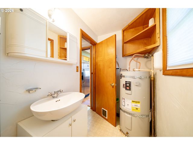 850 EMPIRE St Nw, Salem, OR 97304