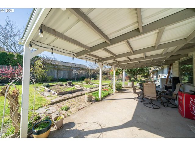 850 EMPIRE St Nw, Salem, OR 97304