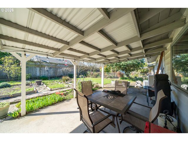 850 EMPIRE St Nw, Salem, OR 97304