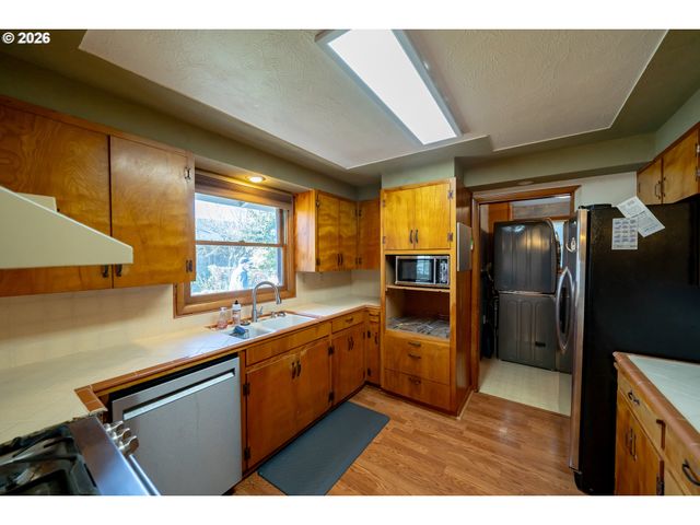 850 EMPIRE St Nw, Salem, OR 97304