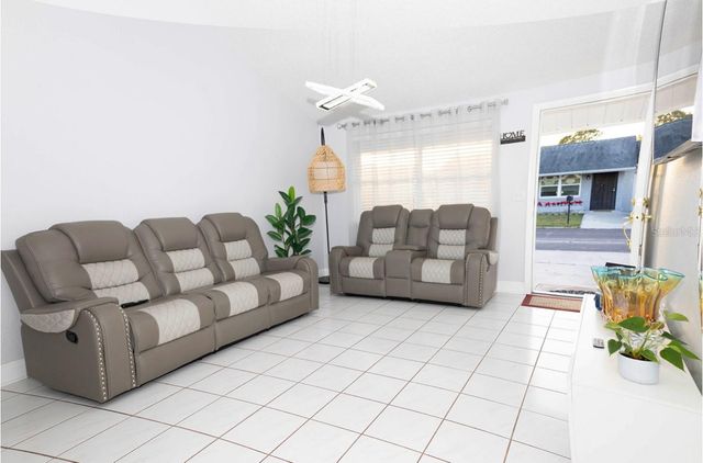 8905 ROCKY RUN COURT, Tampa, FL 33634